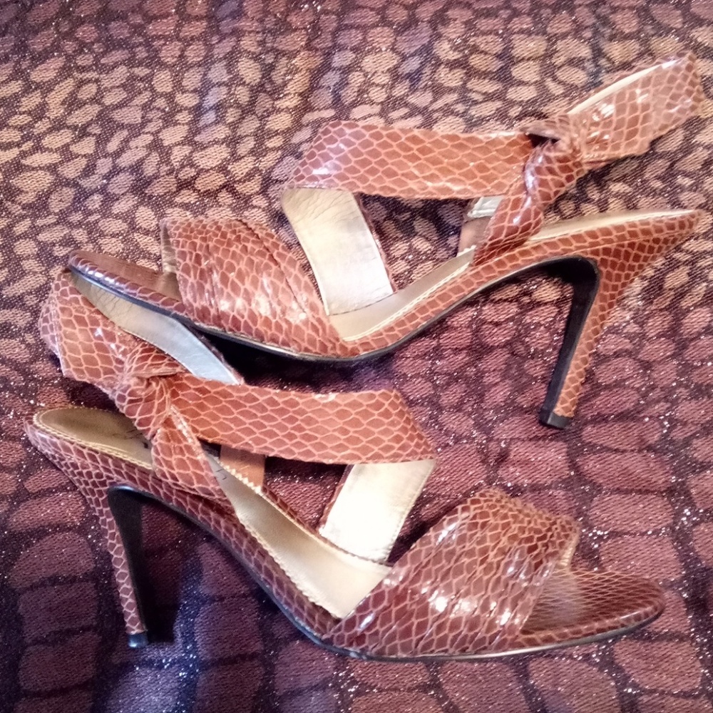 Nina Dress Sandals EUC